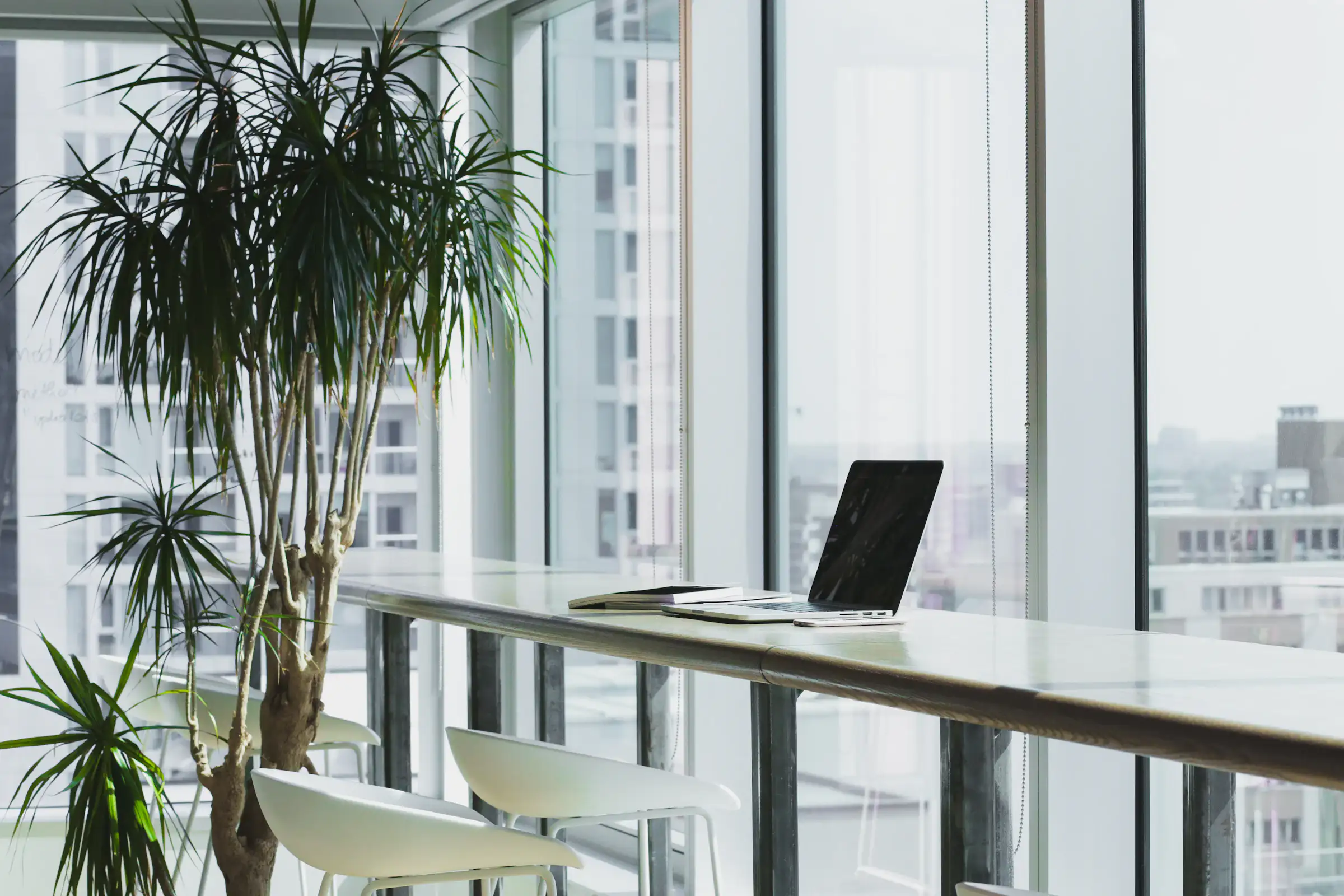 340-seat open-plan office floor fitted with Cluster/Pod 6 workstations, Bengaluru